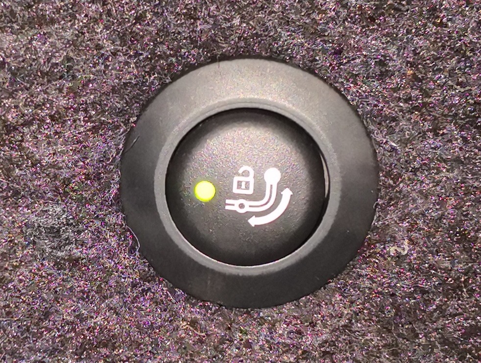 Кнопка управления электрическим фаркопом