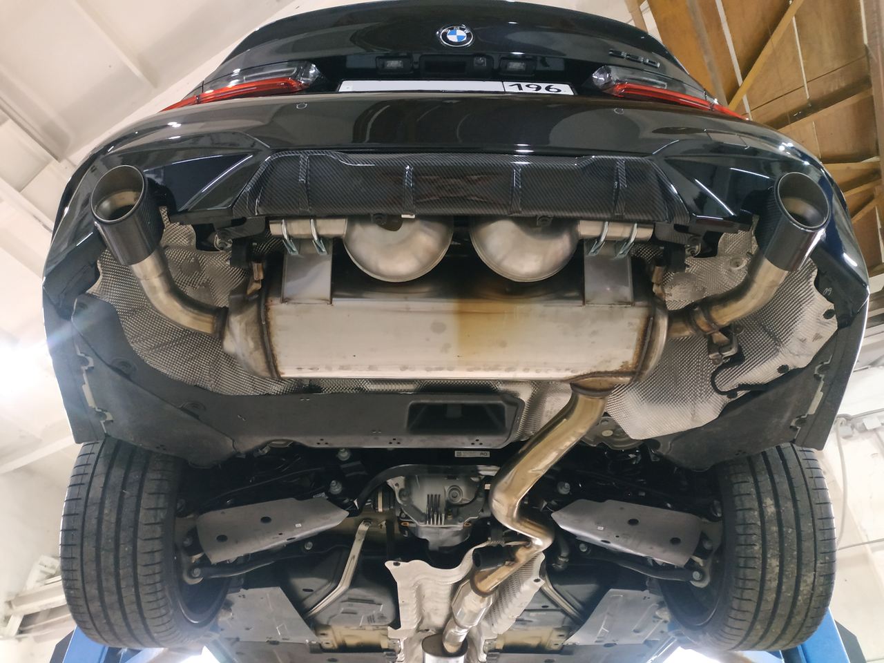 BMW G20 с активным выхлопом Thor