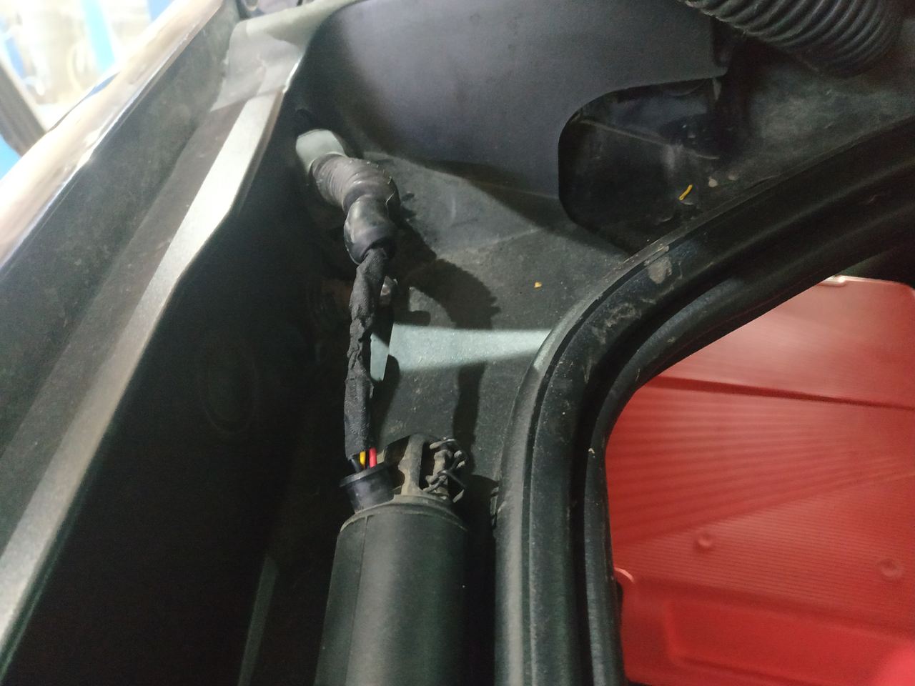 ремонт проводки электропривода багажника