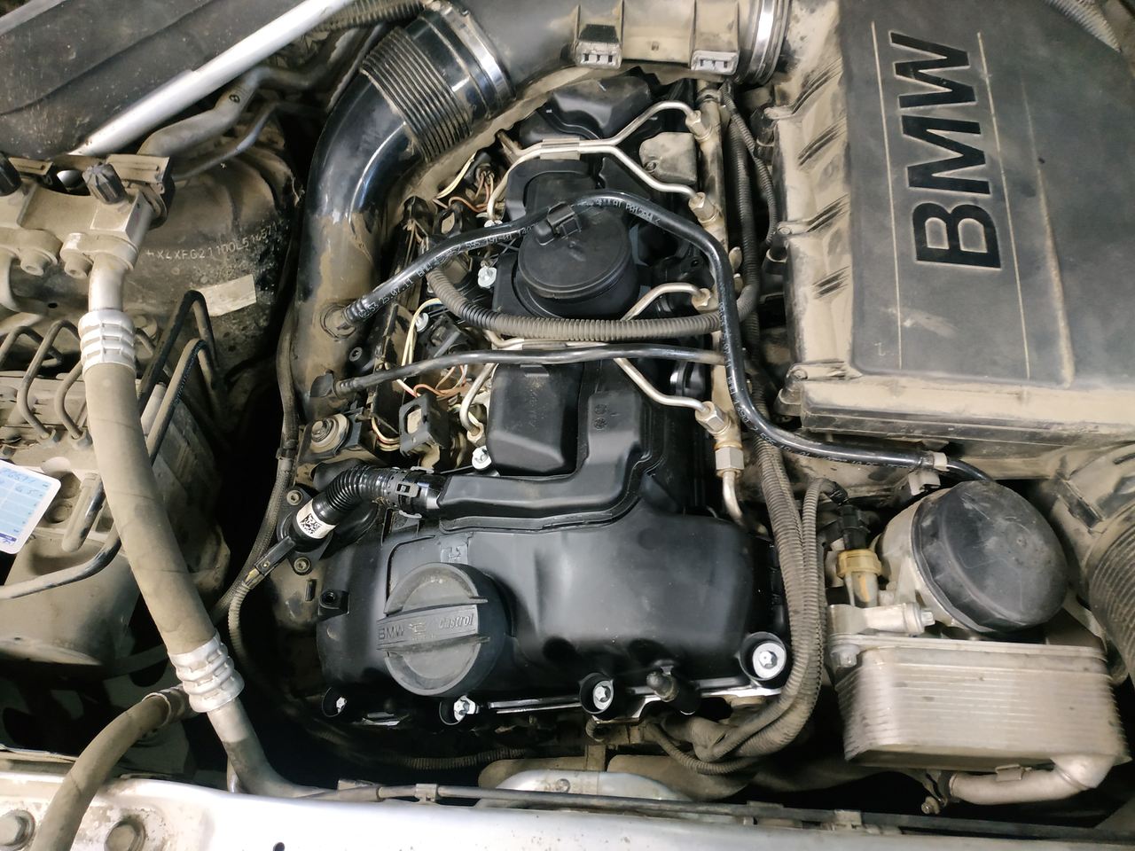 Новая клапанная крышка, замена клапанной крышки BMW X6 E71