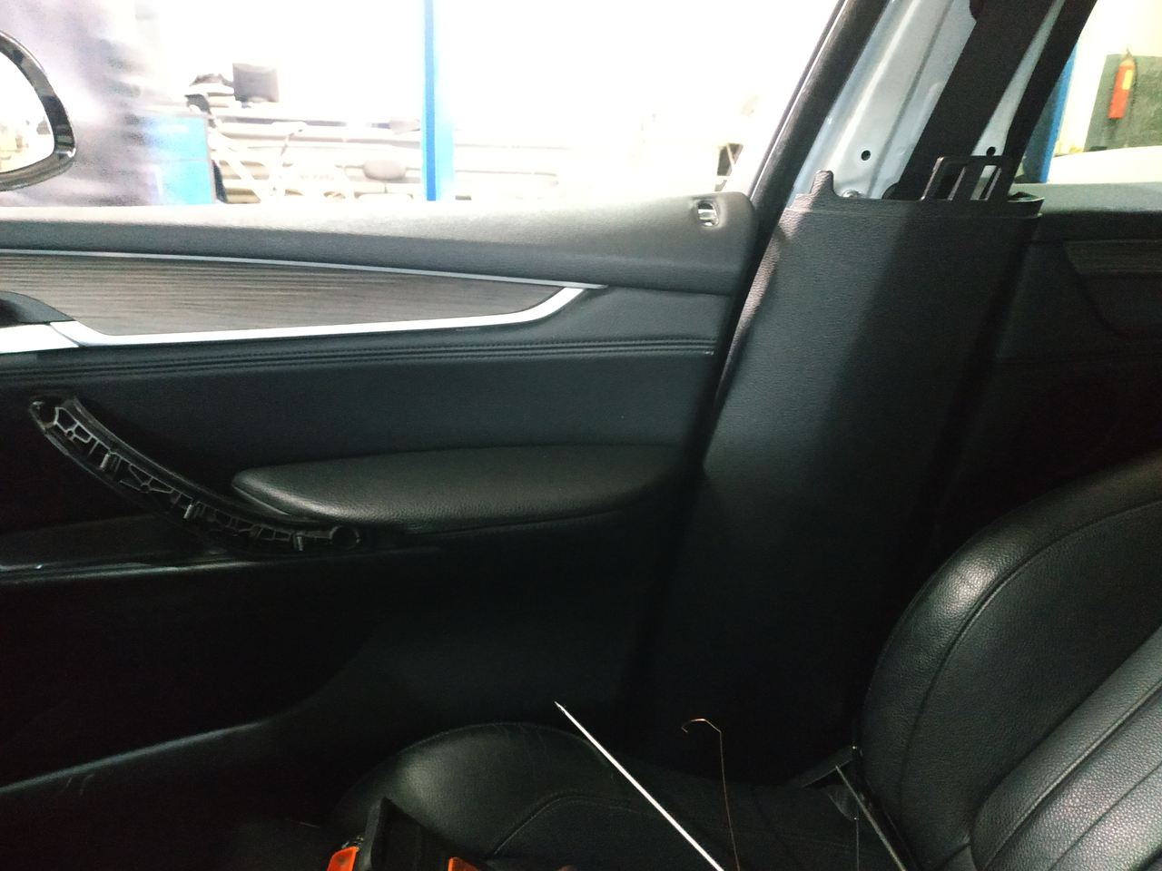 Пассажирская дверь заблокирована, BMW X5 F15