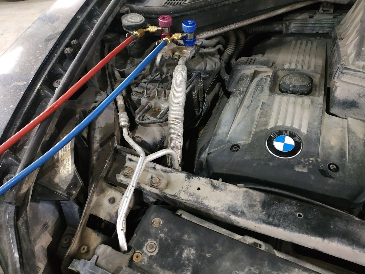 BMW Х5 E70, заправка кондиционера