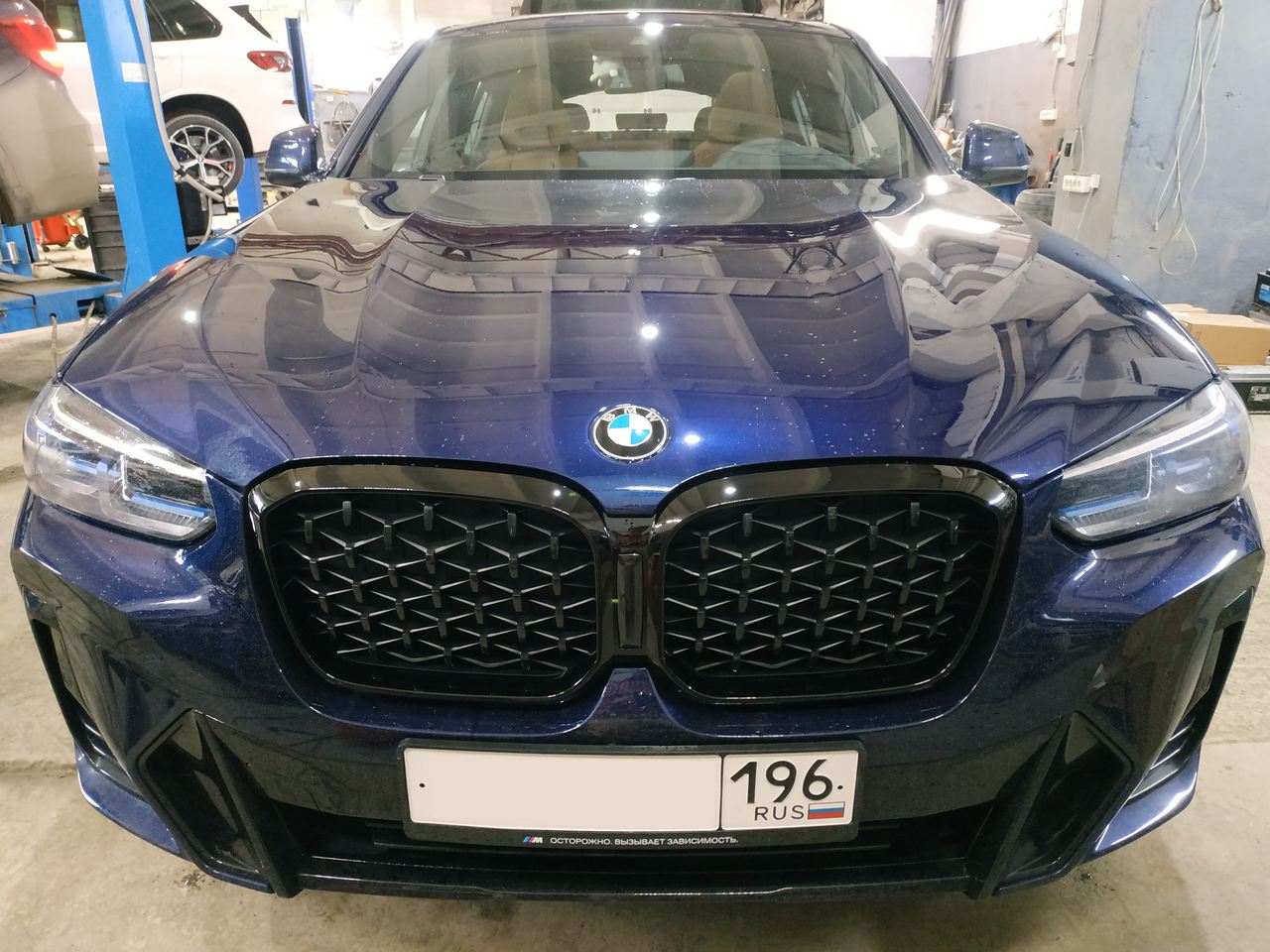 Черные ноздри, BMW G02 X4, тюнинг ноздрей, замена ноздрей