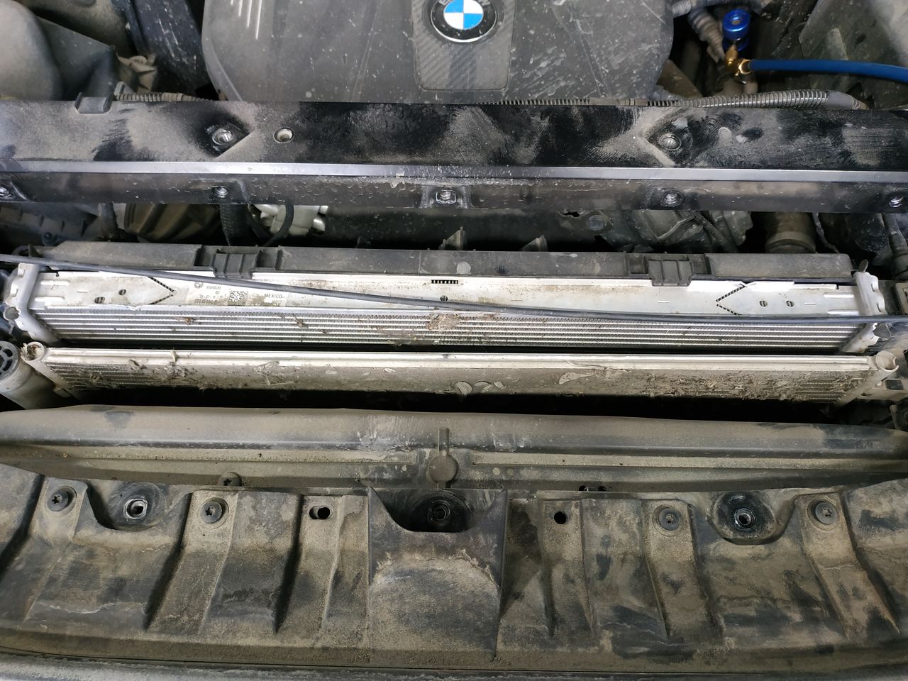 чистка радиатора двигателя и радиатор кондиционера, BMW X7 G07