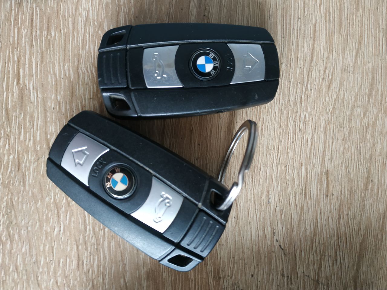 ключи от BMW E70, E71, замена батарейки в ключе