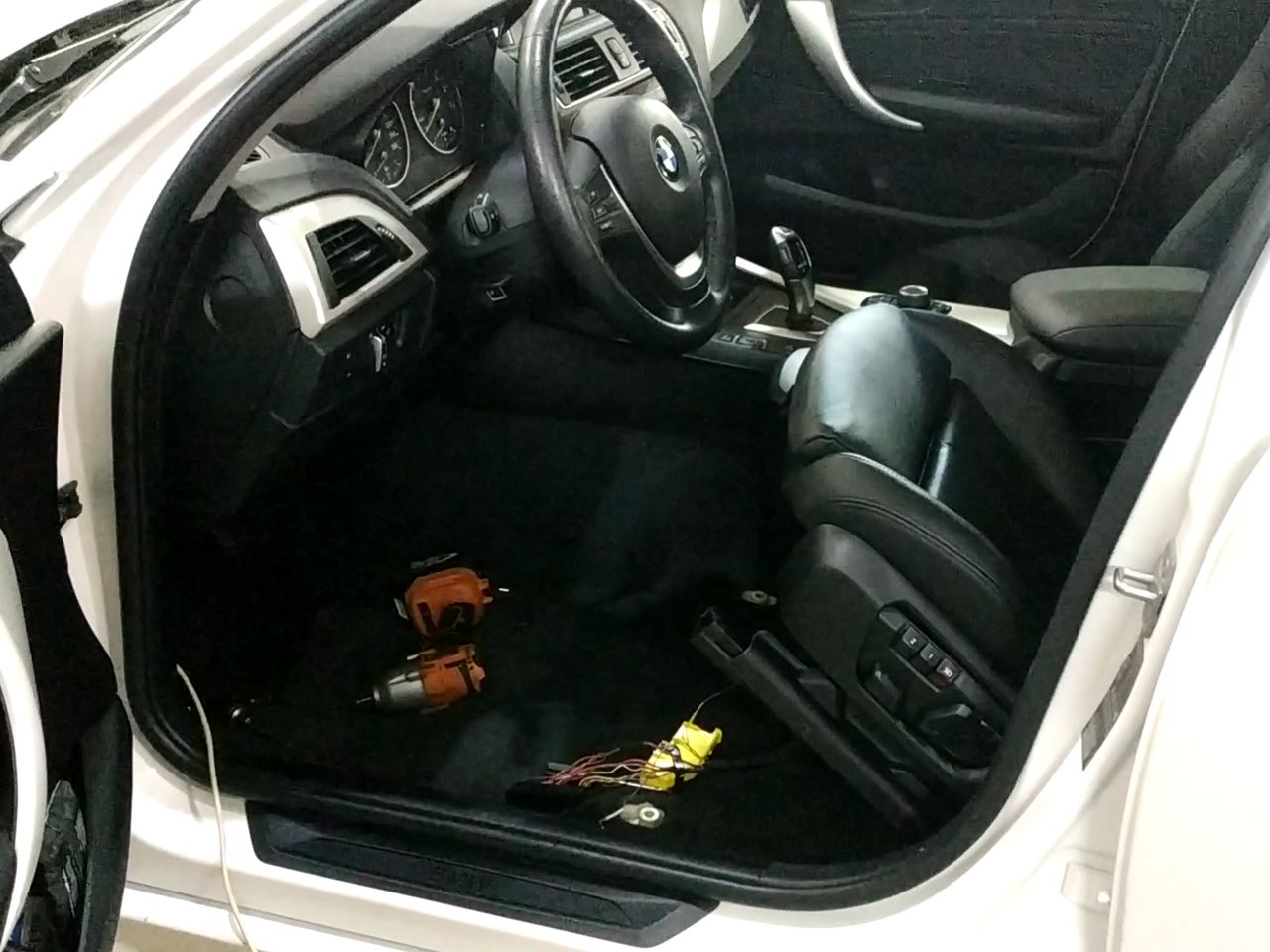 Установка сидений с электроприводом и блоком управления, BMW F20 118i