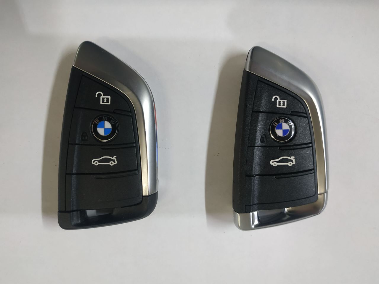 старый и новый ключ для BMW X2, изготовление ключа автомобиля БМВ