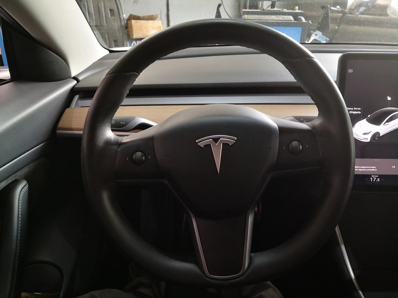 стандартный стоковый руль, Tesla 3