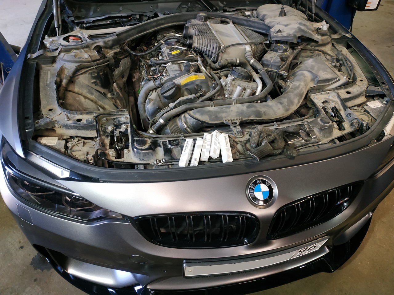 Замена свечей BMW M4