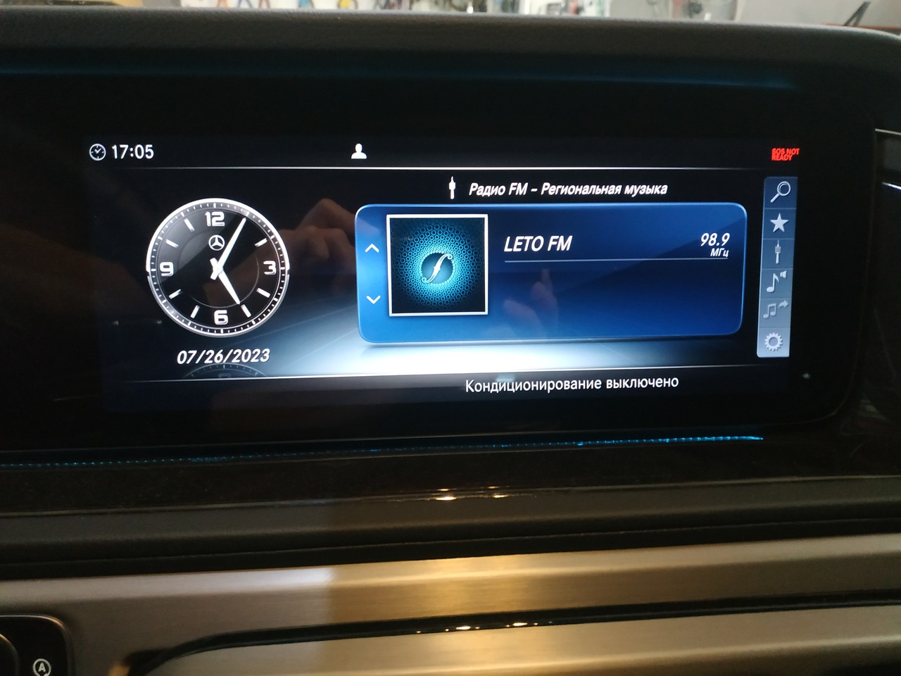радио в панели приборов Mercedes G500