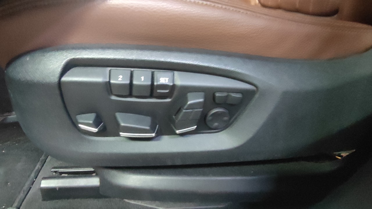 кнопки управления сидением BMW X5 F15