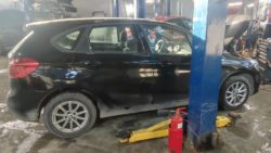 BMW F45, замена опоры двигателя и ТО