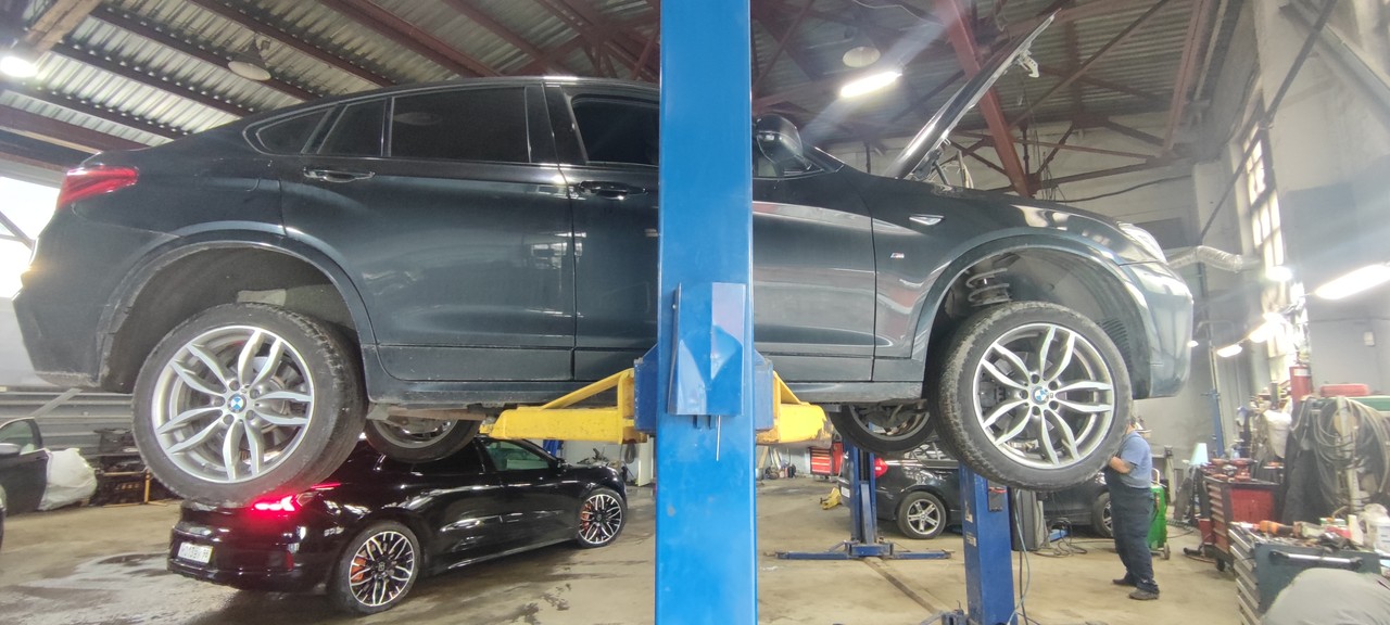 BMW F26 в автосервисе BMWupgrade