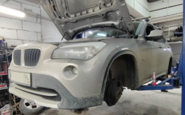 bmw x1 e84, замена амортизаторов