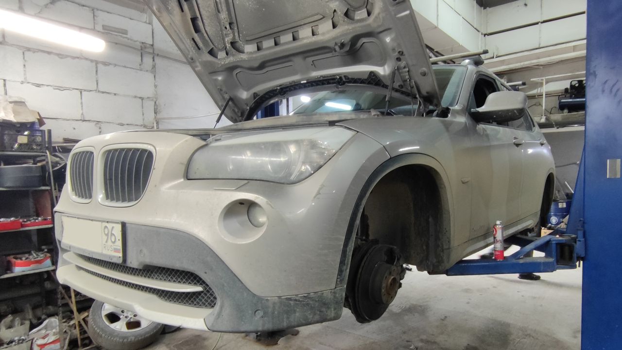 bmw x1 e84, замена амортизаторов