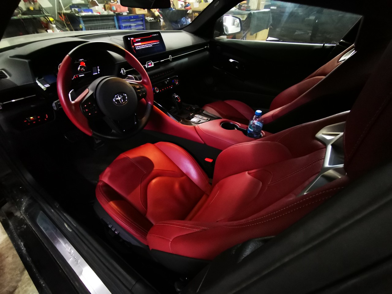 Салон Toyota Supra