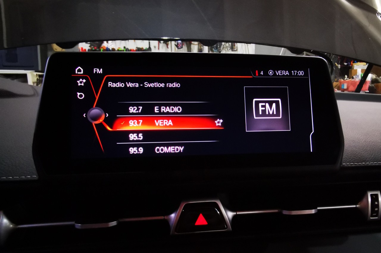 FM радио активировано, только нечетные частоты, Toyota Supra 2022