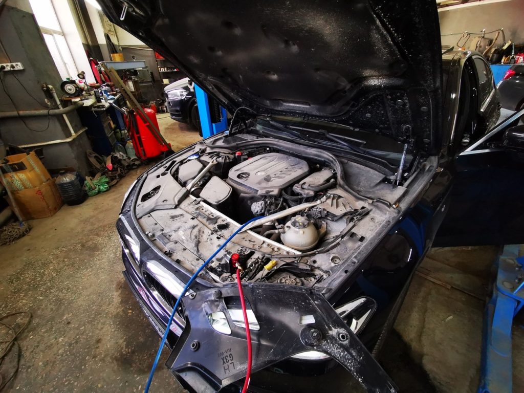 заправка кондиционера хладагентом в автосервисе BMWupgrade 