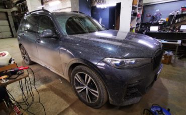 штатный автозапуск на BMW X7 G07, активация в Екатеринбурге