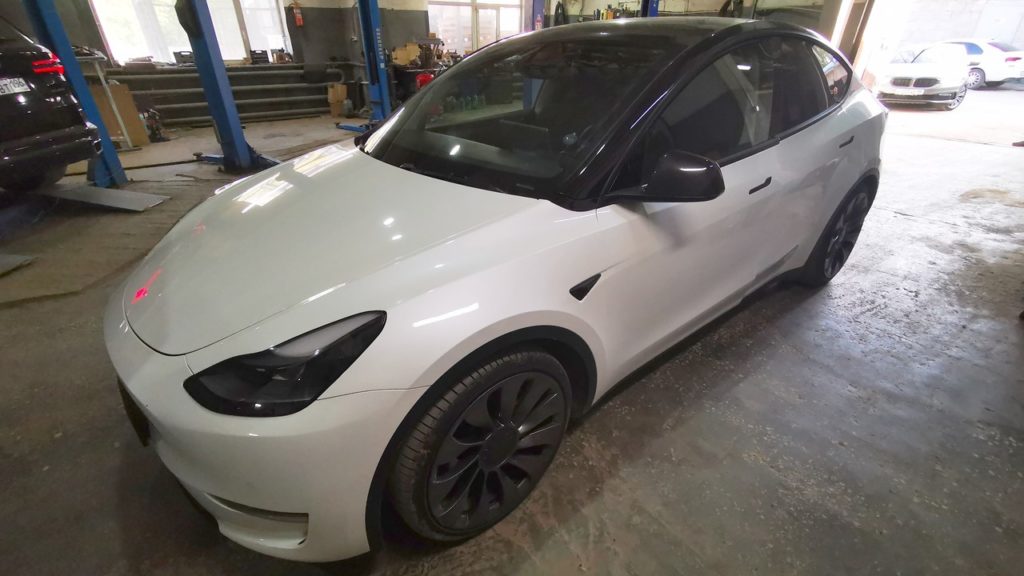 Tesla Y 2022, замена фильтров салона, Екатеринбург