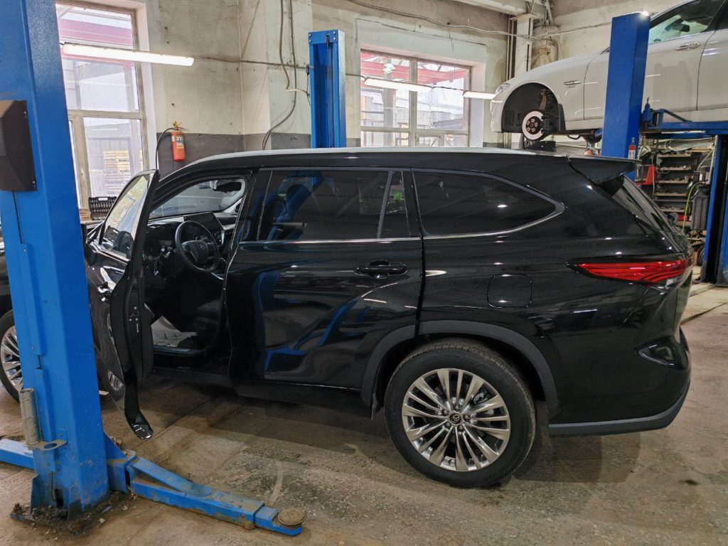 Тойота Хайлендер, русификация в автосервисе BMWupgrade 