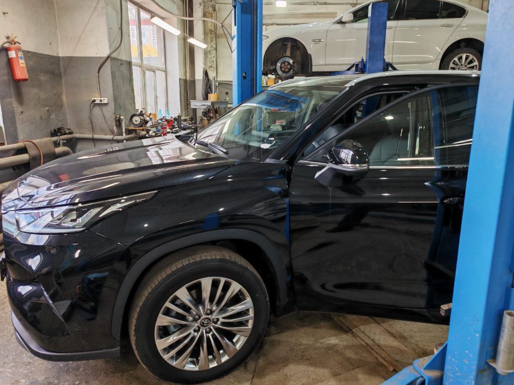 Тойота Хайлендер в сервисе BMWupgrade Чапаева 7а Екатеринбург