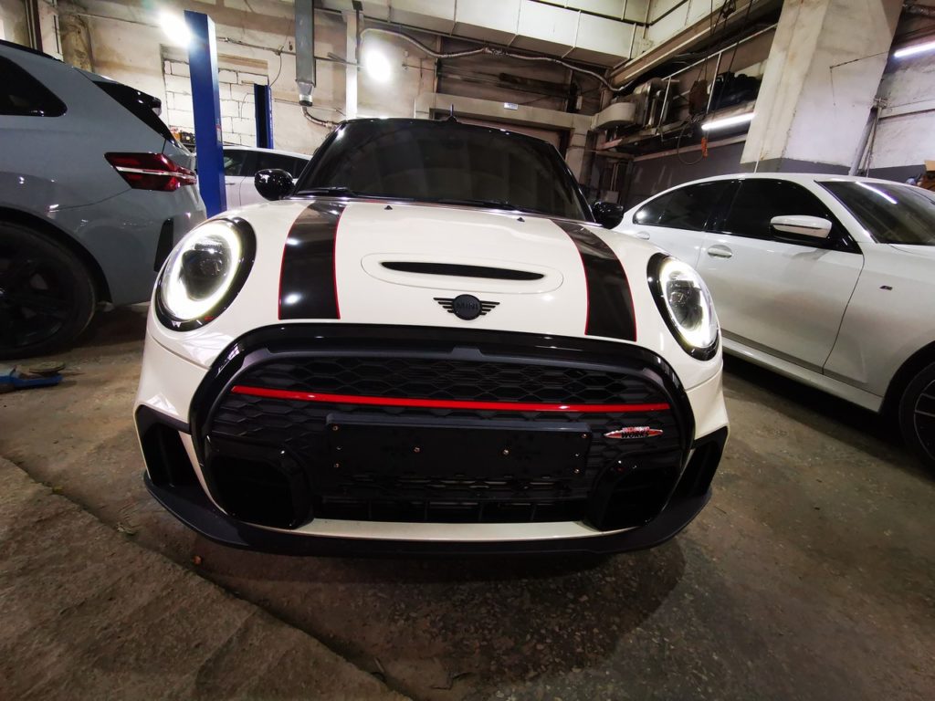 MINI Cooper F57 из Кореи, вид спереди