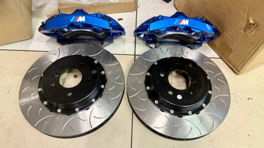 комплект M Performance тормозов для BMW F25 X3 30d  на 19 дюймов